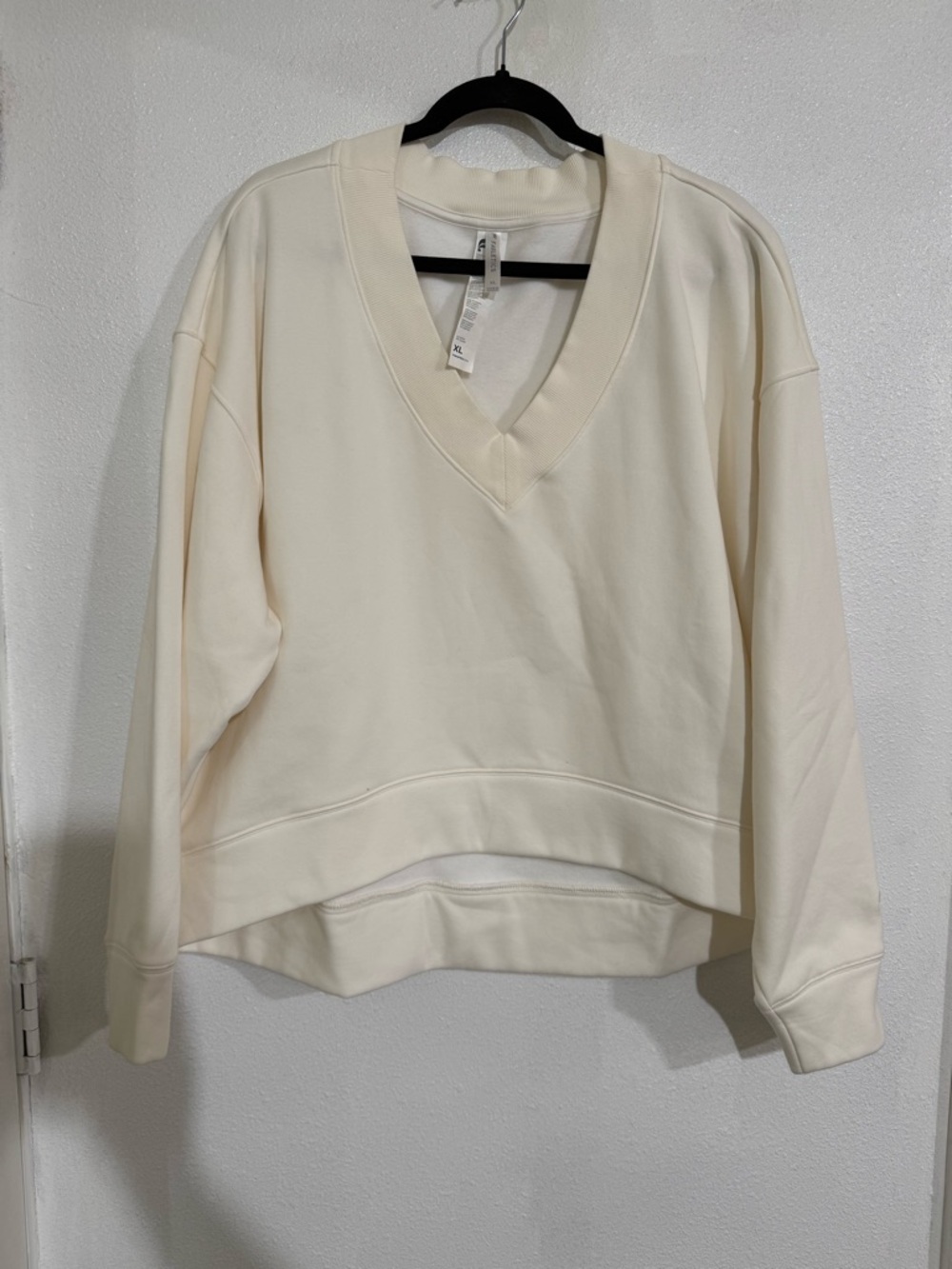 Fabletics V-Neck Cream Pullover Sweatshirt XL NWT